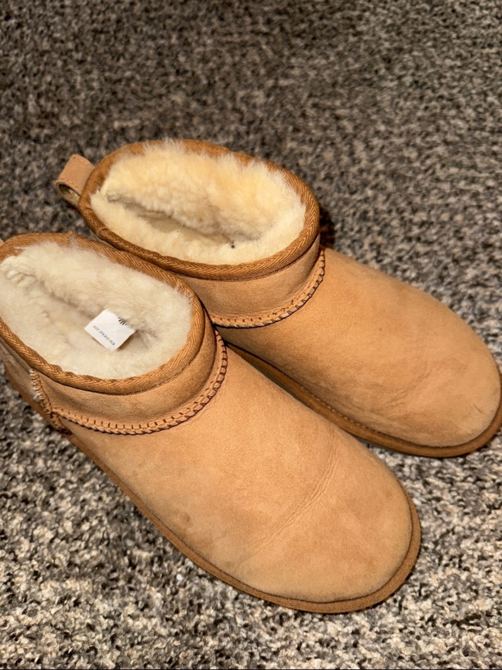 UGG Mini Size 8 Chestnut Suede Shearling-Lined Ankle Boots (Excellent Condition)